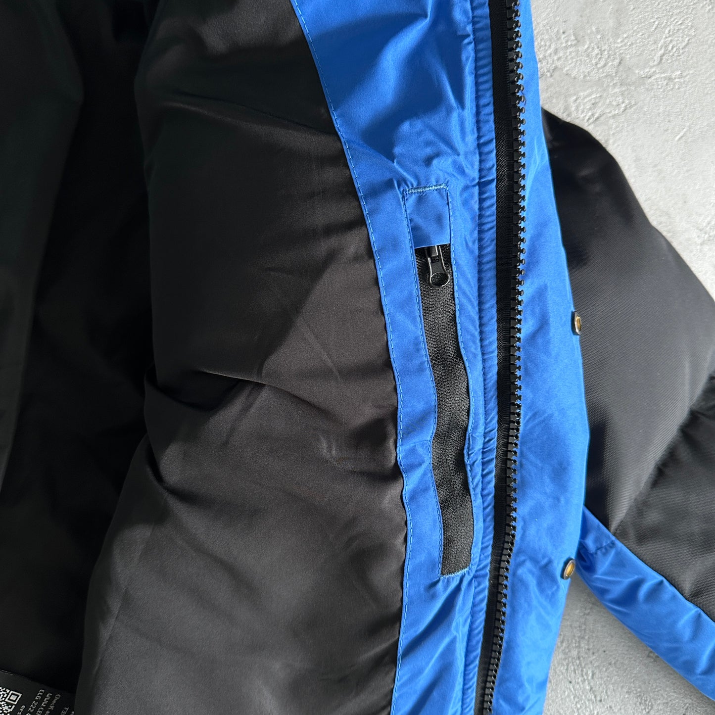 Trapstar Decoded Arch Puffer Jacket Black Blue