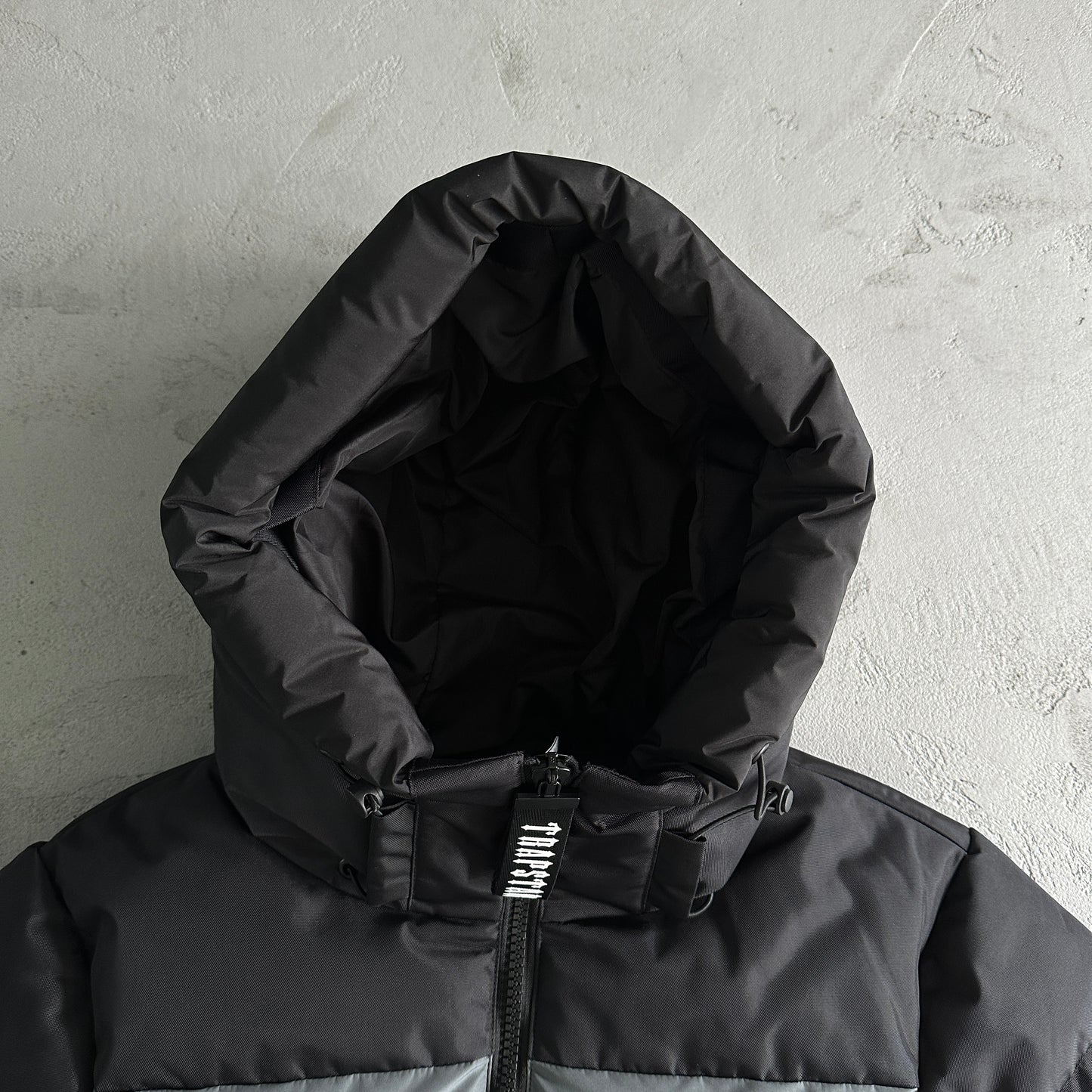 Trapstar Decoded Arch Puffer Jacket Black Gray