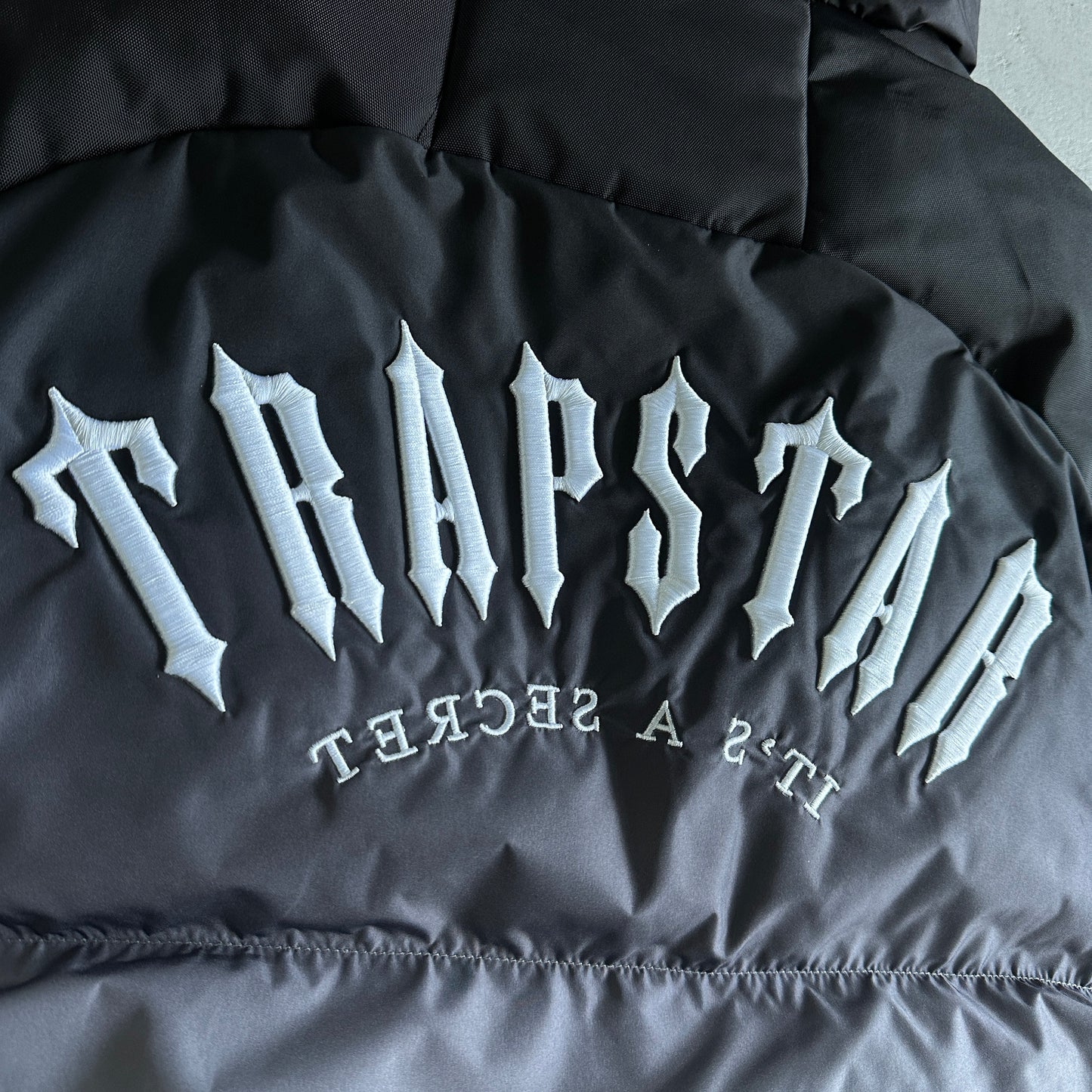 Trapstar Decoded Arch Puffer Jacket Black Gradient