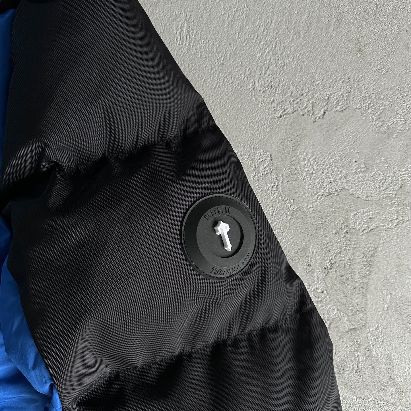 Trapstar Decoded Arch Puffer Jacket Black Blue