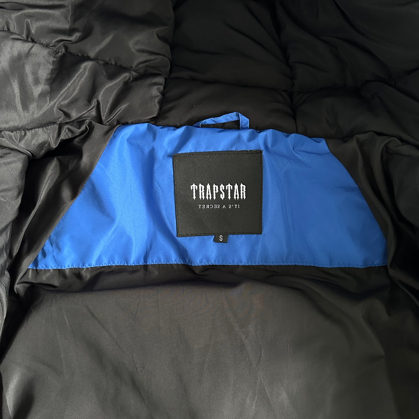 Trapstar Decoded Arch Puffer Jacket Black Blue